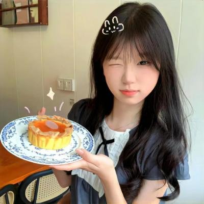 女孩向前走